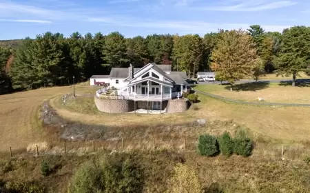 Gülən Pensilvaniyadakı evindən çıxarkən kameralara yaxalandı