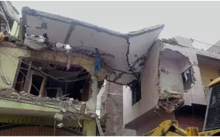 Bakıda bina çökdü, ev sahibi uçqunda qaldı