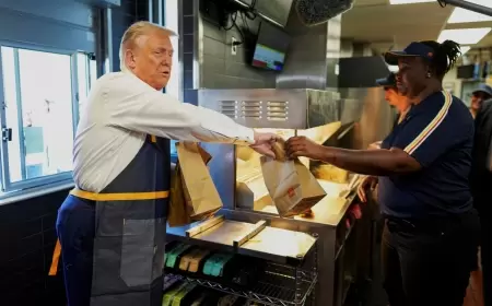 Tramp üçün səyyar McDonald's quraşdırıldı - Ər-Riyadda