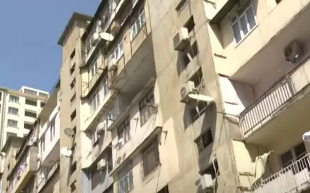 Yasamalda binanın balkonu uçdu