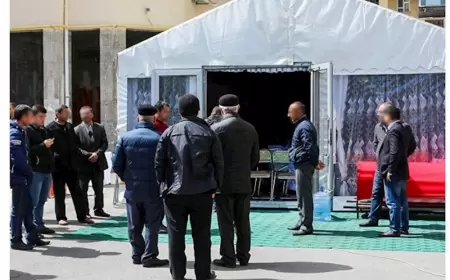 Azərbaycanda yas mağarı yolu bağladı