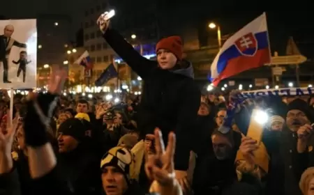 Slovaklar Robert Fitsonun siyasətinə etiraz edirlər