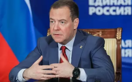 Medvedev SSRİ liderlərini "impotent" adlandırdı