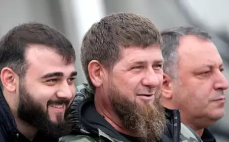 Kadırov AZAL təyyarəsinin vurulduğu günə görə qardaşı oğlunu mükafatlandırdı