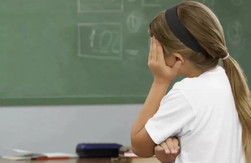 Bakıda 3-cü sinif şagirdinin ağzını "skoçlayan" müəllim DANIŞDI - "Oyun idi"