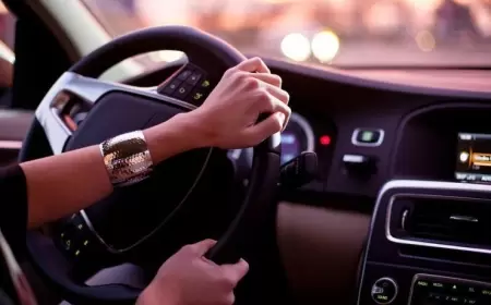 Bakıda gənc xanımın ilanla videosu - Sükan arxasında şou + VİDEO