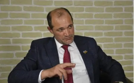 Razi Nurullayev onu tutdurmaq istədi