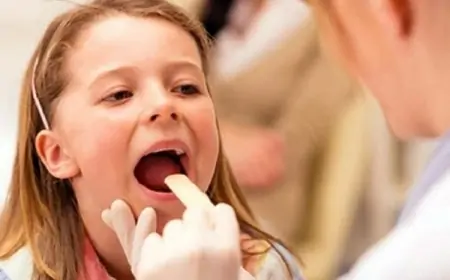 Uşaqlarda boğaz ağrısı, səbəbləri və müalicəsi