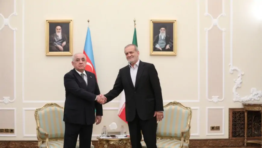 İran prezidenti Əli Əsədovu Azərbaycan türkcəsində qarşıladı - "Yuxarı keç" + VİDEO