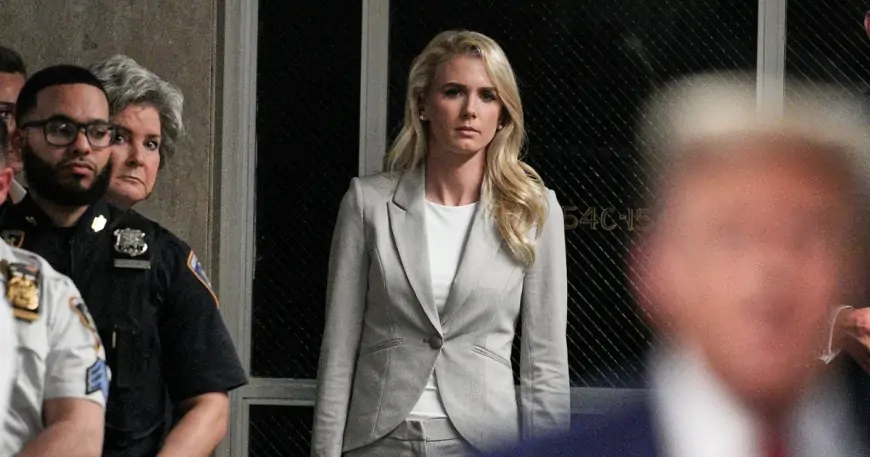 Trampın qadın köməkçisi məxfi xidməti niyə əndişələndirib? 