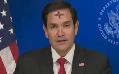 ABŞ dövlət katibi efirə alnında xaçla çıxdı