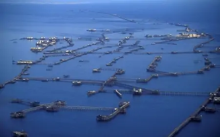 "Neft daşları"nda faciə, kran dənizə düşdü