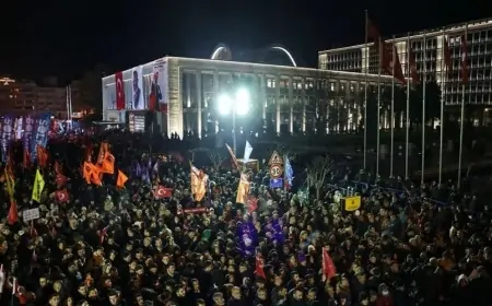 Saraçhanədə gərgin anlar, gənclər Özgür Özələ qarşı