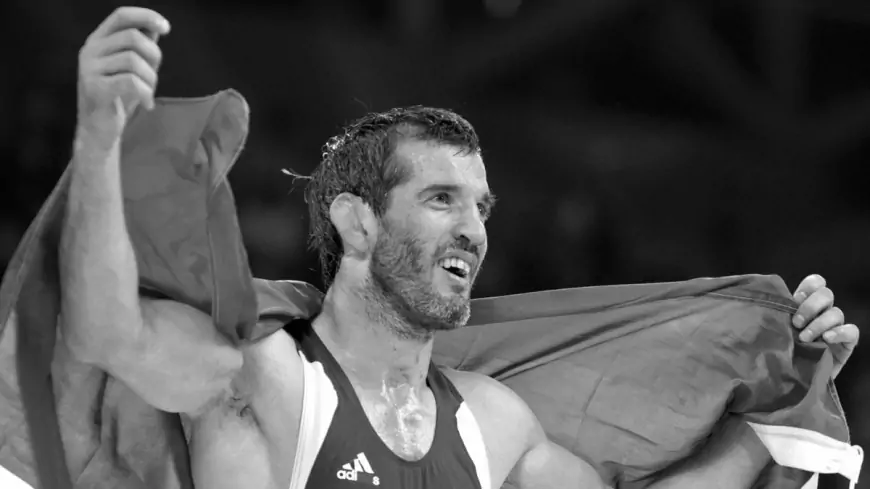 "Deyirlər, otaqdan yıxılıb, amma pəncərəmiz açılmırdı"   - Ölən Olimpiya çempionunun xanımı