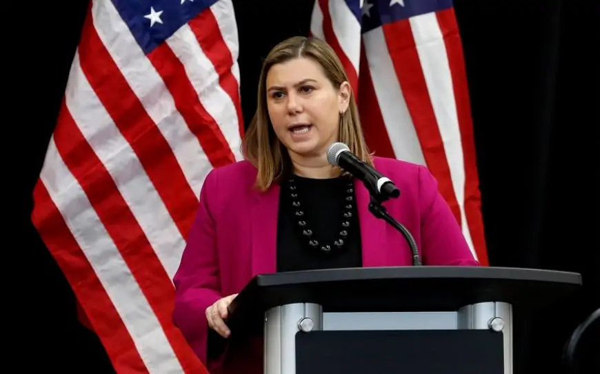 “Reyqan yəqin ki, məzarında çevrilir” – konqresmen Elissa Slotkin