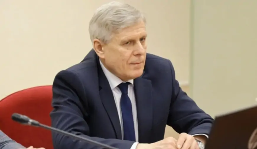 Vəzifəli şəxs hokkey oyununda öldü - VİDEO