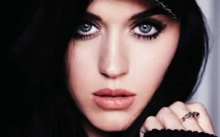 Müğənni qadın ekipajı ilə kosmosa uçdu