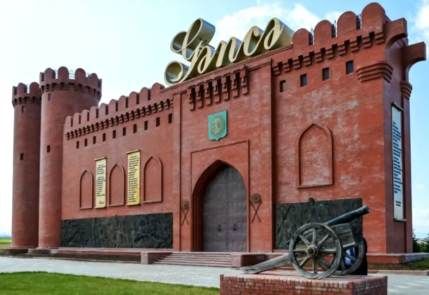 Gəncədə qadın paltarı geyinən kişi uşaqları oğurlayırmış? - TUTULDU