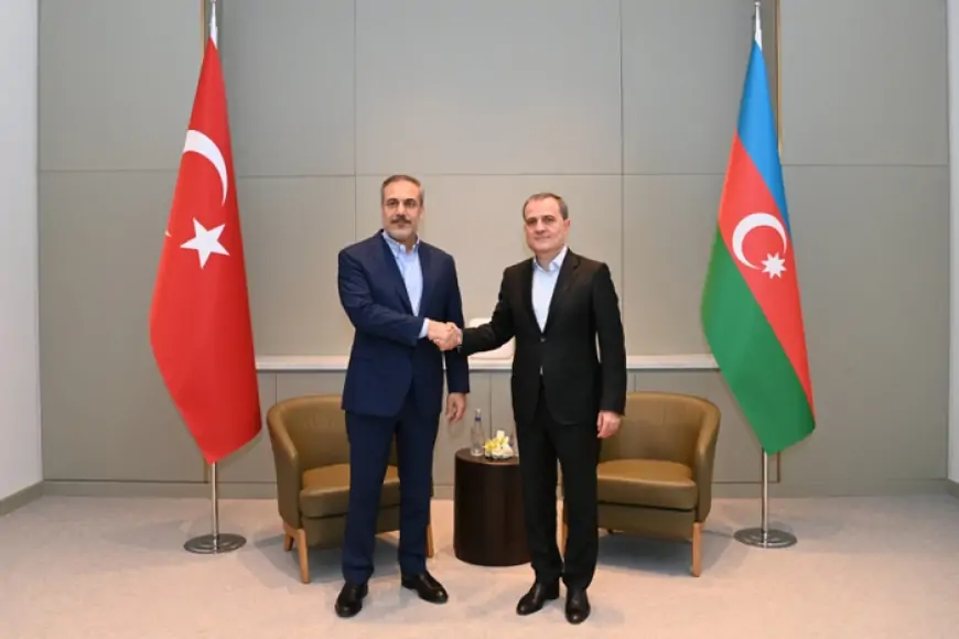 Ceyhun Bayramov Hakan Fidanla görüşüb 