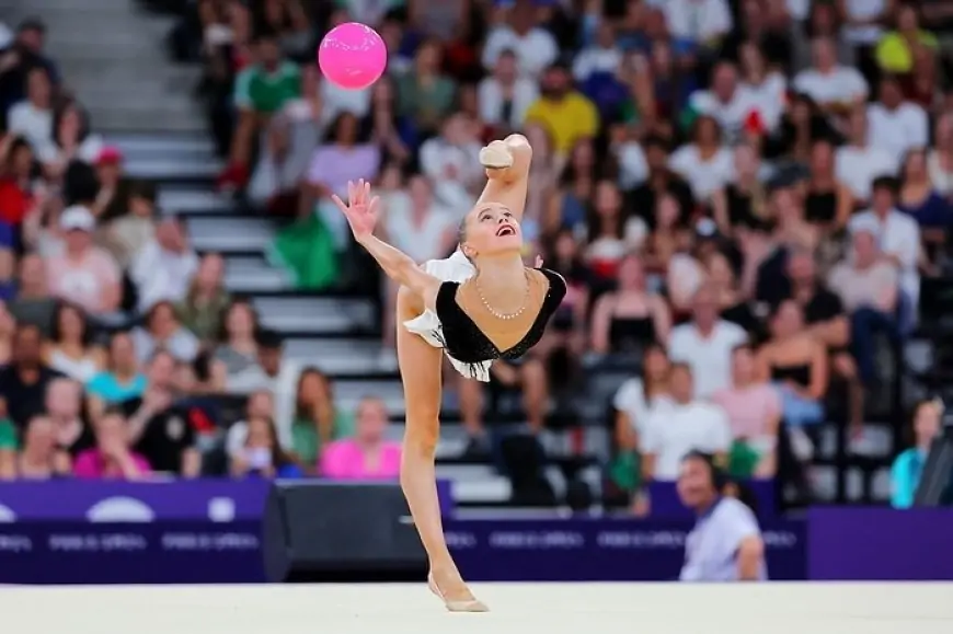 Ukraynalı gimnast onlarla şəkil çəkdirməkdən imtina etdi - VİDEO  