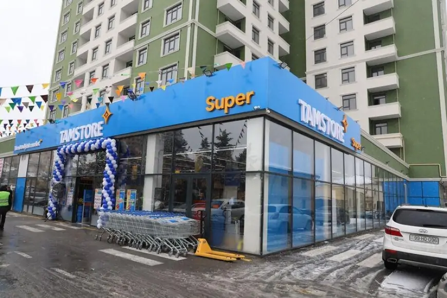 "Ehtiyatsızlıqdan Elmira xanımın üstünə yıxıldım" - "Tamstore"də xanım işçisini döyən müdir