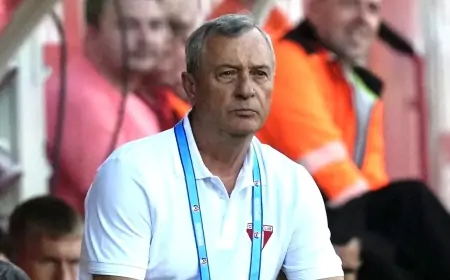 "Üç aydır maaş almırıq, yumruğumu stola vururam"