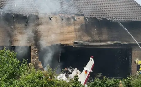 Təyyarə evin üstünə düşdü 