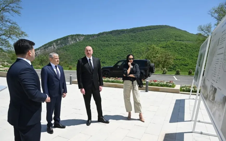 Prezidentlə xanımı Şuşada məscidin açılışında iştirak etdilər - Foto + Yeniləndi