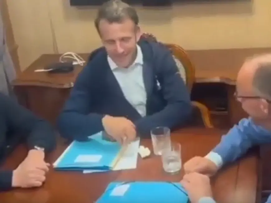 Makronun qatarda gizlətməyə çalışdığı ağ paket nədir? - Dünya bu VİDEOdan danışır