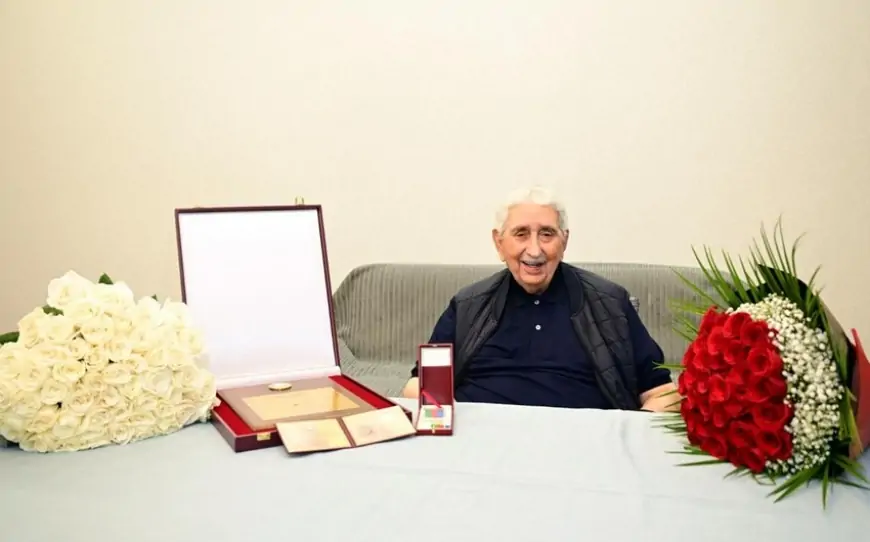 Prezident Adminstrasiyasının şöbə müdiri Xalq artistinin evinə gəldi 