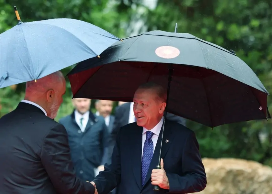 Ərdoğan Edi Ramanın ayaqqabılarına belə "ilişdi" – Video