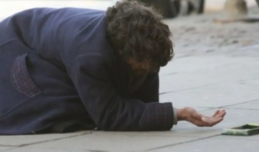 Bakıda dilənçi bir günə nə qədər qazandığını göstərdi - VİDEO