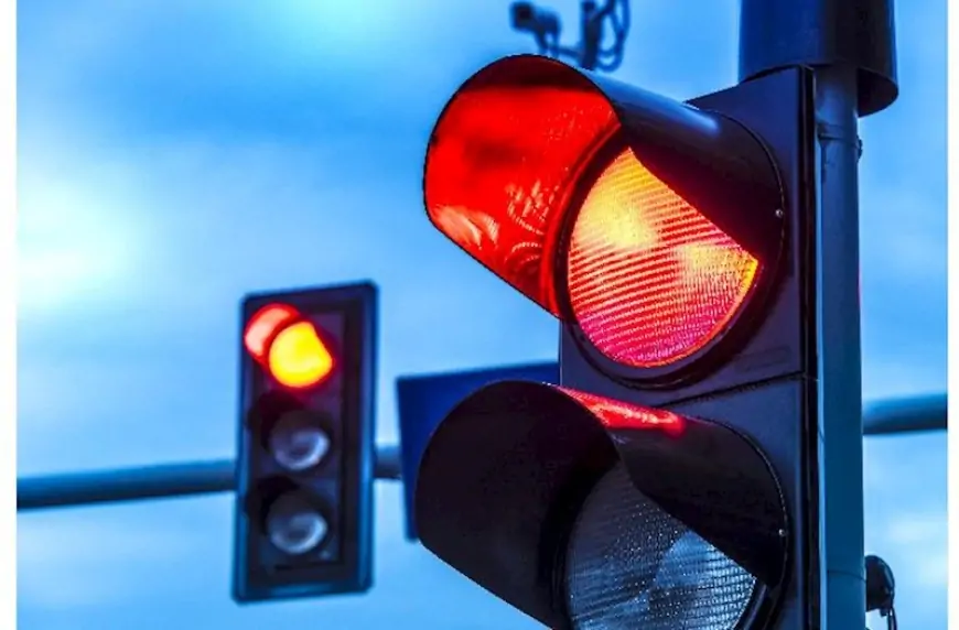 İşıqforun qırmızı işığında keçməyin cəzası nədir? 