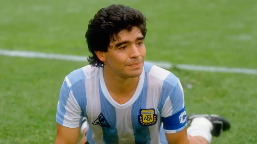 Məşhur müğənnidən təəccübləndirən paylaşım: “Maradona ölüb” - Foto