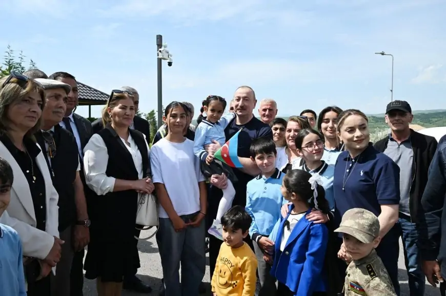 Prezident Laçında sakinlərlə görüşdü - Foto - Yeniləndi