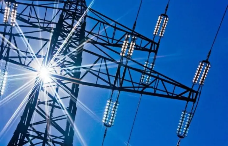 Ağdamda yüksəkgərginlikli dirəyə çıxan sərxoş belə xilas edildi - VİDEO