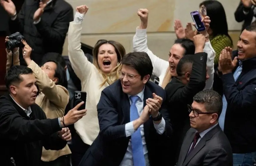 Prezidentliyinə namizəd çıxışı zamanı güllələndi 