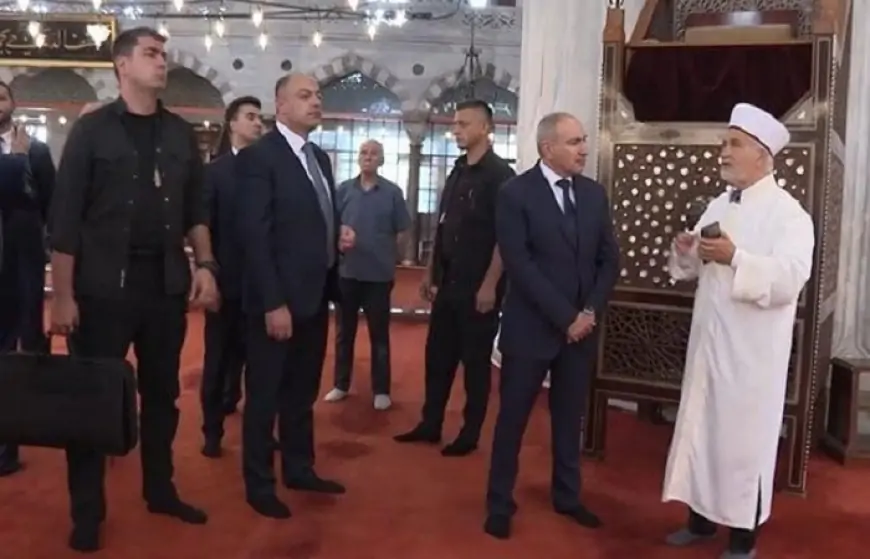 Paşinyanı Türkiyədə məscidə apardılar - VİDEO