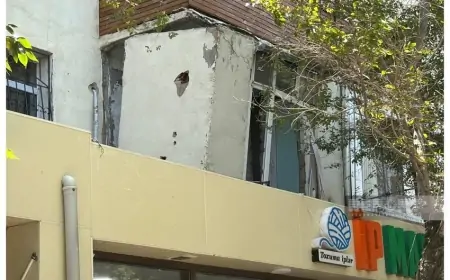 Sumqayıtda binanın eyvanı uçdu