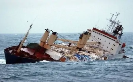 Tufan gəmini batırdı