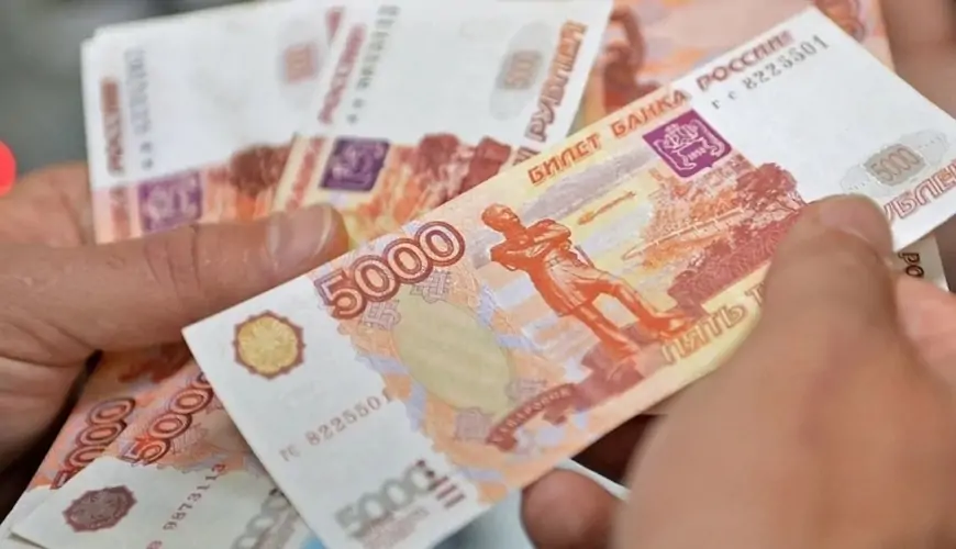 Rusiyada yaşayan azərbaycanlılar qohumlarına pul göndərə bilməyəcək - Yeni qadağa