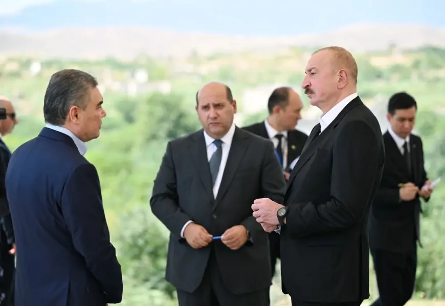 Əliyev və Berdiməhəmmədov Füzuli şəhərinin dağıdılmış yerlərinə baxıblar - FOTOLAR