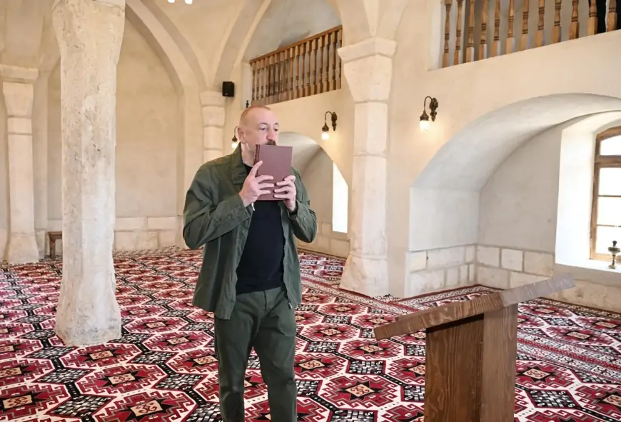 Prezident Qiyaslıdakı tarixi məscidin açılışında - FOTOLAR