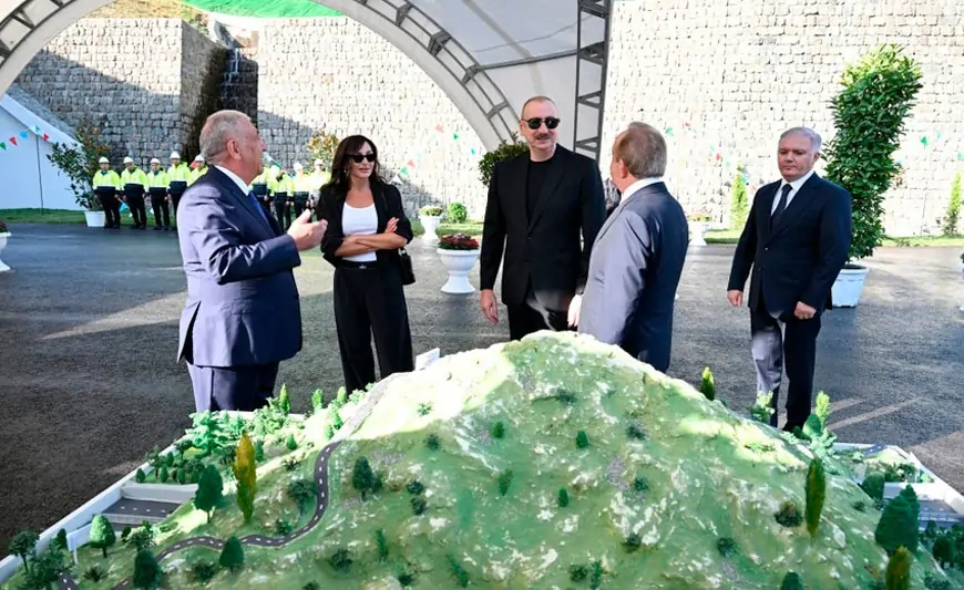 Prezidentlə xanımı Kəlbəcərdə avtomobil yolunda görülən işlərlə tanış oldular - FOTOLAR + YENİLƏNİB