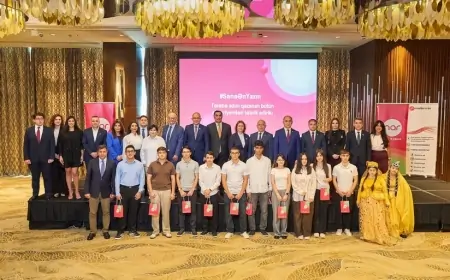 "Nar" ilin ən uğurlu abituriyentlərini mükafatlandırıb 