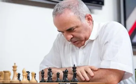 “İndi ABŞ-də hər gün Uotergeyt baş verir”