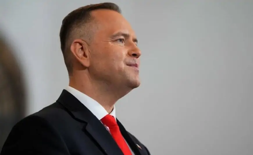 Polşa prezidentinin bu hərəkəti tənqid olundu - VİDEO