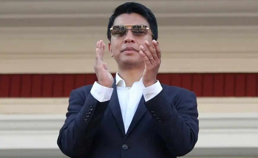 Madaqaskar prezidenti hökuməti buraxdı 