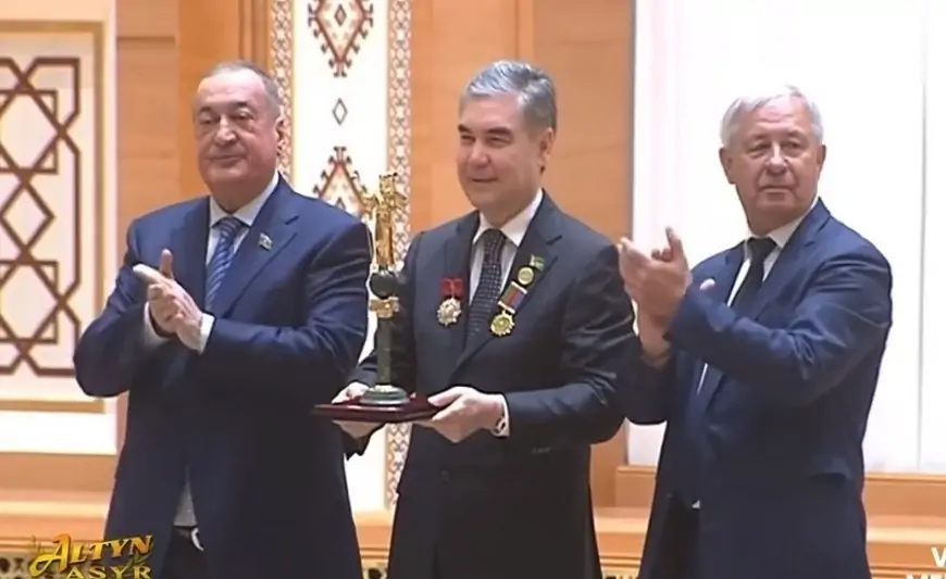 Türkmənbaşıya saxta orden verən Eldar İsmayılovdan AÇIQLAMA - Deputatı hədəf göstərdi