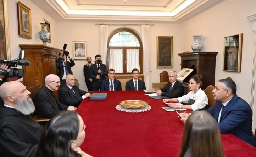 Birinci vitse-prezident Müqəddəs Pavel Bazilikasının baş keşişi ilə görüşüb 